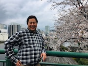 松丸亮吾の父親を演じるとにかく明るい安村。
