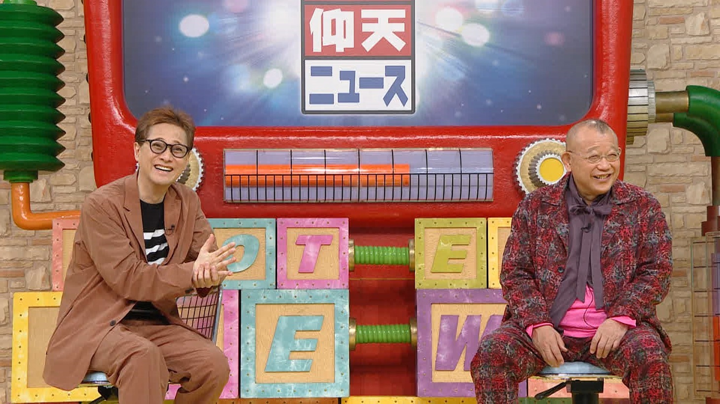左から佐藤健、吉住。(c)日本テレビ