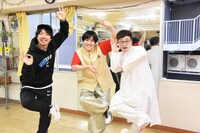 YAS先生と、ラブレターズ溜口さん（中央）、タッカーノさん（右）。