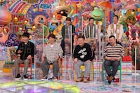 「アメトーーク！」に「駄菓子ダイスキ芸人」として出演する（前列左から）麒麟・川島、よゐこ濱口、ブラックマヨネーズ小杉、ケンドーコバヤシ、（後列左から）FUJIWARA藤本、霜降り明星せいや、ジャングルポケット斉藤。(c)テレビ朝日
