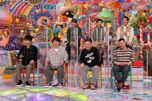 「アメトーーク！」に「駄菓子ダイスキ芸人」として出演する（前列左から）麒麟・川島、よゐこ濱口、ブラックマヨネーズ小杉、ケンドーコバヤシ、（後列左から）FUJIWARA藤本、霜降り明星せいや、ジャングルポケット斉藤。(c)テレビ朝日