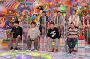 「アメトーーク!」に「駄菓子ダイスキ芸人」として出演する(前列左から)麒麟・川島、よゐこ濱口、ブラックマヨネーズ小杉、ケンドーコバヤシ、(後列左から)FUJIWARA藤本、霜降り明星せいや、ジャングルポケット斉藤。(c)テレビ朝日