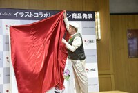 ベールを取る野性爆弾くっきー！。