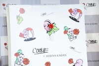 イラストの一部になる野性爆弾ロッシー。