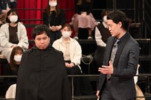 「霜降りミキXIT」SPで、EXILEとの私服コーデ対決に臨む霜降り明星せいや（手前左）と相方・粗品。(c)TBS