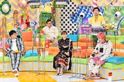 川口春奈（中央）をゲストに迎えたスタジオの様子。(c)TBS