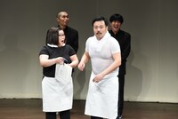 “第2のザ・ギース”となった本田兄妹にはラバーガールから菓子折りが贈られた。
