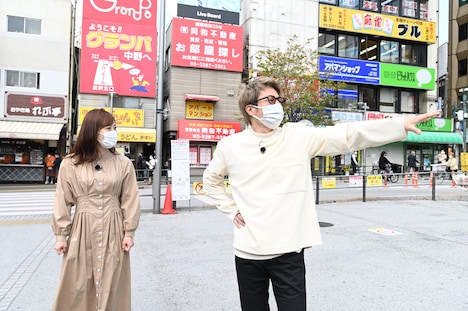 左から水ト麻美アナウンサー、ロンドンブーツ1号2号・田村淳。(c)日本テレビ