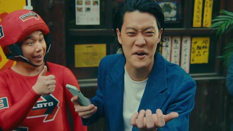 CM「ながら男 / 行列」編より。