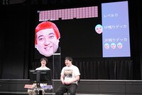 「スーパーブロックくずして」で対戦するガーリィレコードチャンネルのフェニックス（左）と太郎（右）。