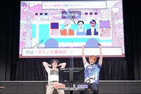 板橋ザンギエフ（右）に敗れるフェニックス（左）。