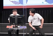 ガーリィレコード高井（左）と野田クリスタル（右）の対戦の様子。