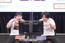 「おたけ さいこっちょーゲーム」で対戦するガーリィレコード高井（左）と野田クリスタル（右）。