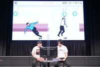 「つり革」で対戦するガーリィレコード高井（左）と野田クリスタル（右）。