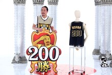 200勝を達成した笑い飯・西田。(c)関西テレビ