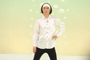 「ENGE HK みんなのダンスネタ」に登場する、ふかわりょう。(c)フジテレビ