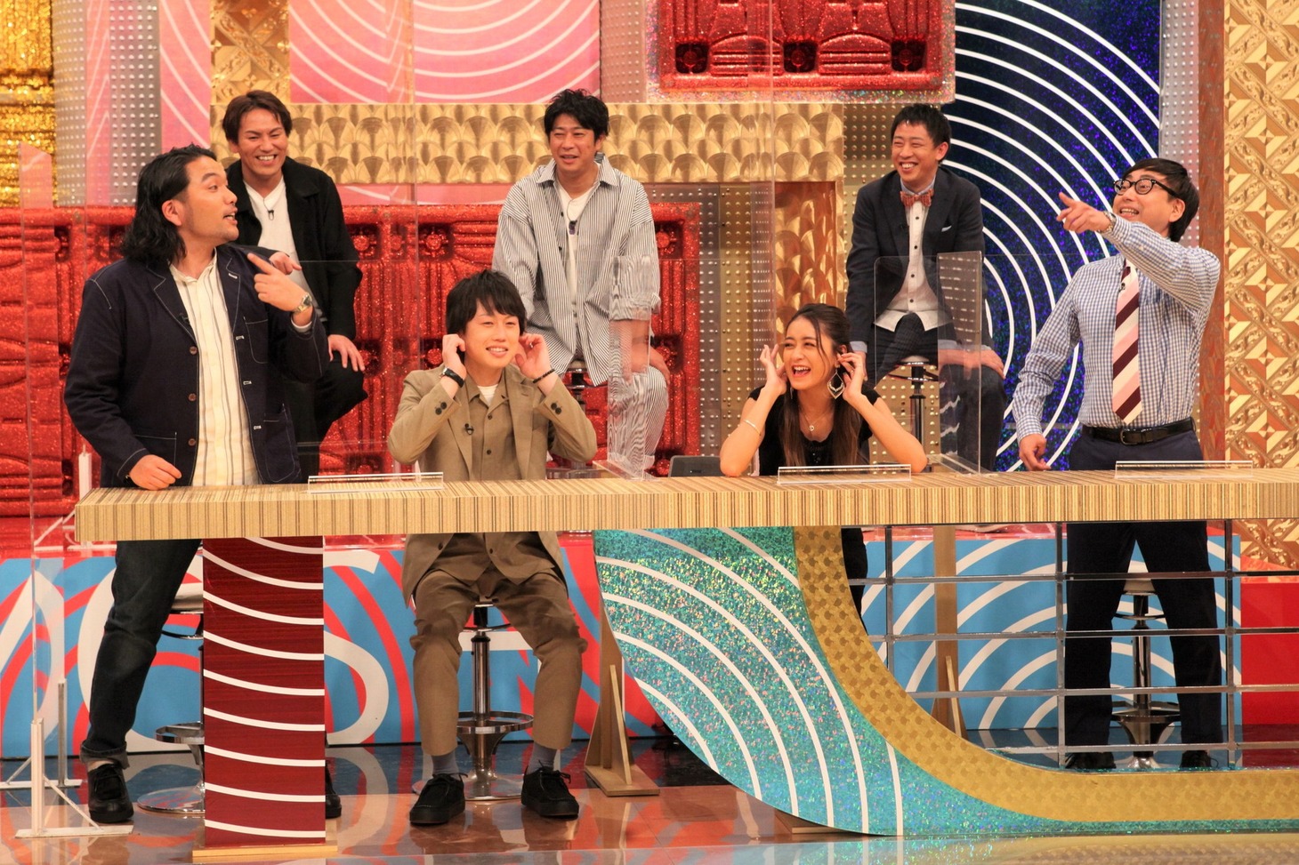 （前列左から）見取り図、みちょぱ、おいでやす小田、（後列左から）狩野英孝、パンサー尾形、さらば青春の光・森田。(c)フジテレビ