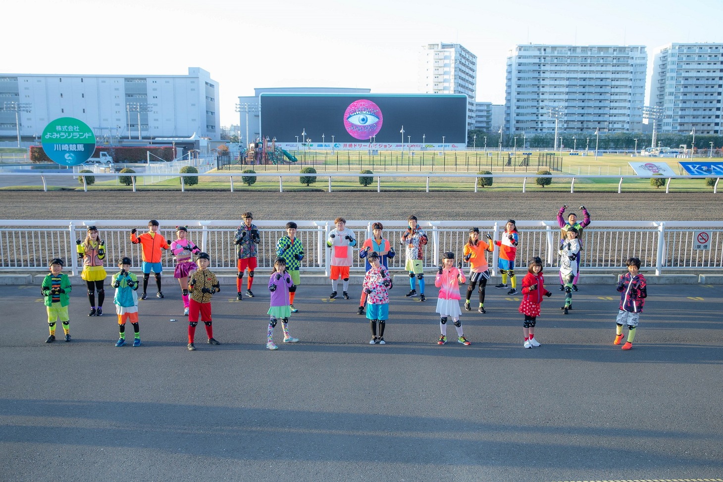 「逃走中～こどもの日4時間SP～」の出演者たち。(c)フジテレビ