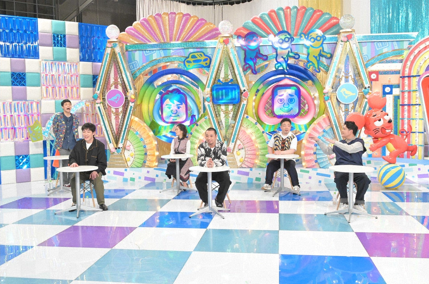 「テレビ千鳥」に出演する（前列左から）麒麟・川島、千鳥、（後列左から）もう中学生、小島瑠璃子、ダイアン・ユースケ。(c)テレビ朝日