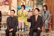 かまいたちと、（後列左から）ぼる塾きりや、蛙亭・岩倉。(c)フジテレビ