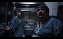 「劇場版ほんとうにあった怖い話～事故物件芸人2～」より、空気階段出演シーン。