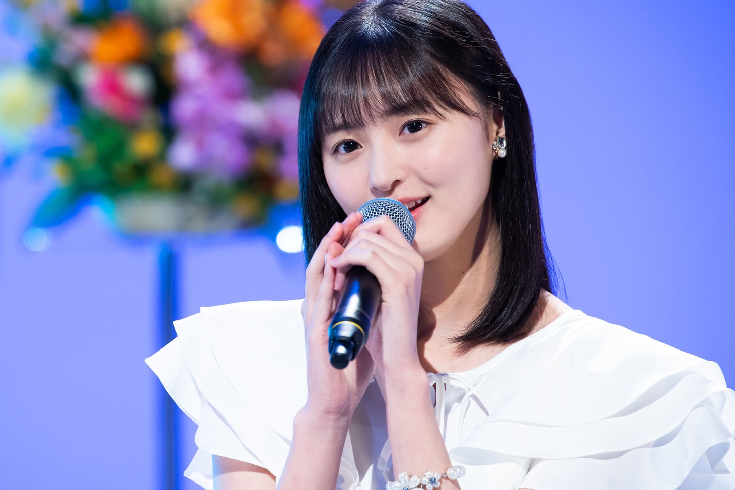 「渚のバルコニー」を歌う遠藤さくら。 (c)日本テレビ