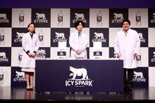 左からSHELLY、マヂカルラブリー。