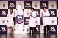 左からSHELLY、マヂカルラブリー。