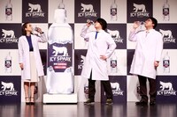 左からSHELLY、マヂカルラブリー。