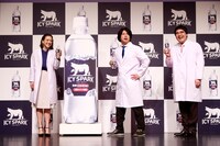 左からSHELLY、マヂカルラブリー。