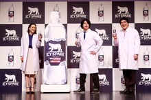 左からSHELLY、マヂカルラブリー。