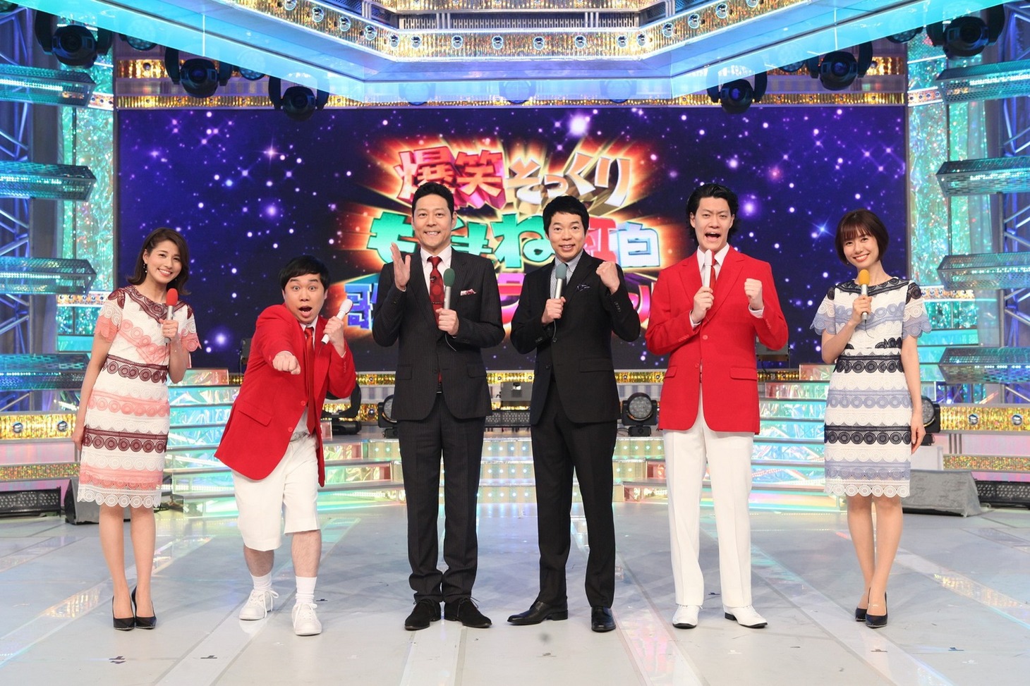 「土曜プレミアム『爆笑そっくりものまね紅白歌合戦スペシャル』」に出演する（左から）永島優美アナ、霜降り明星せいや、東野幸治、今田耕司、霜降り明星・粗品、山崎夕貴アナ。(c)フジテレビ