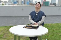 苦手な春菊の克服に挑む千鳥ノブ。(c)テレビ朝日