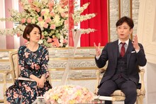 （左から）西山喜久恵アナ、フットボールアワー後藤。(c)フジテレビ