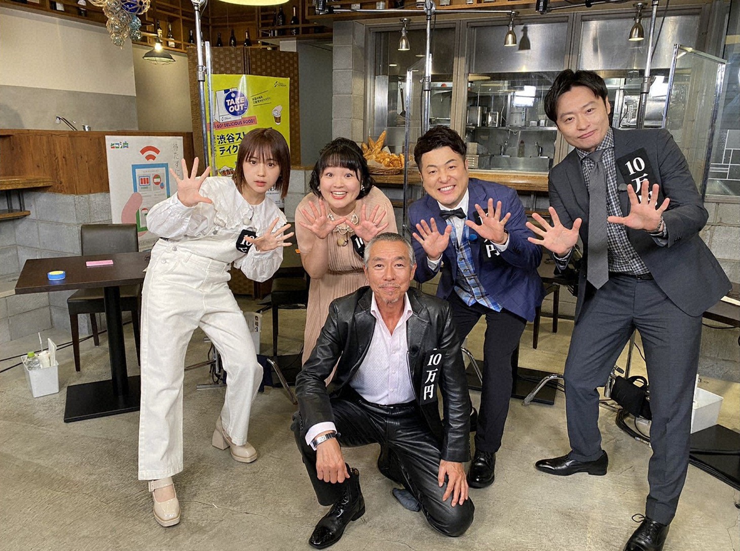 「10万円でできるかな」に出演する（左から）なえなの、柳原可奈子、柳葉敏郎、和牛。(c)テレビ朝日