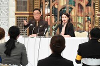 梅沢富美男とダレノガレ明美。(c)ABCテレビ