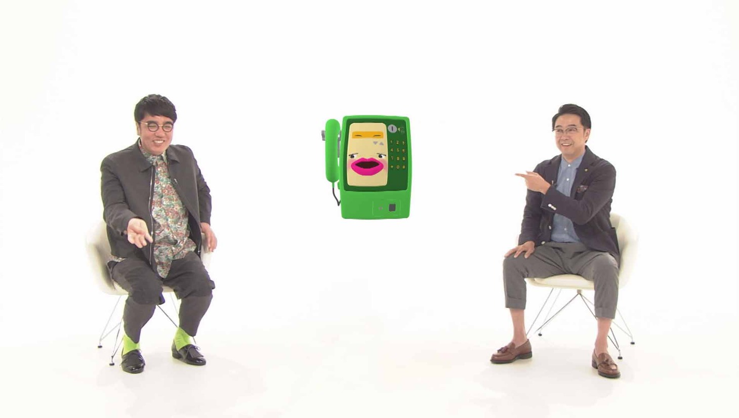 MCのおぎやはぎと、大久保佳代子が声を当てる公衆電話のテル子。(c)NHK