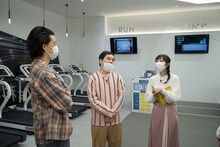 「霜降り明星のあてみなげ」のワンシーン。(c)静岡朝日テレビ