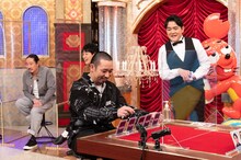 「テレビ千鳥」で展開される「芸人ポーカーグランプリ」のワンシーン。(c)テレビ朝日