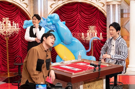 「芸人ポーカーグランプリ」のワンシーン。(c)テレビ朝日