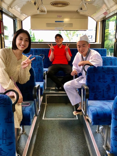 「青空」のミュージックビデオ撮影に臨んだ坂東希（左）とゾフィー。