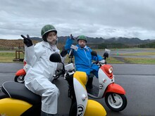 「出川哲朗の充電させてもらえませんか？」に出演する岡田結実（左）と出川哲朗（右）。