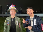 嶋佐(左)のサプライズ誕生日企画を行ったニューヨーク。(c)テレビ朝日