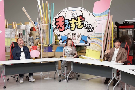 左から、ハナコ岡部、ファーストサマーウイカ、DJ 松永。