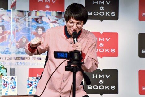 ビートたけしのモノマネでファンにメッセージを送る、水川かたまり。