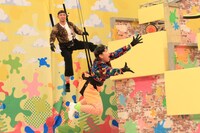 千鳥・大悟と3時のヒロインゆめっち（手前）。(c)フジテレビ