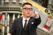 「全力！脱力タイムズ」初登場のシソンヌ長谷川。(c)フジテレビ