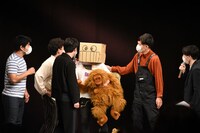 最初に登場したのは動物に好かれるロボ。動物が寄り付いている。