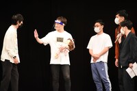 自分がパパだと言わんばかりのインポッシブル井元（左から2人目）。