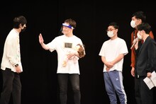 自分がパパだと言わんばかりのインポッシブル井元（左から2人目）。